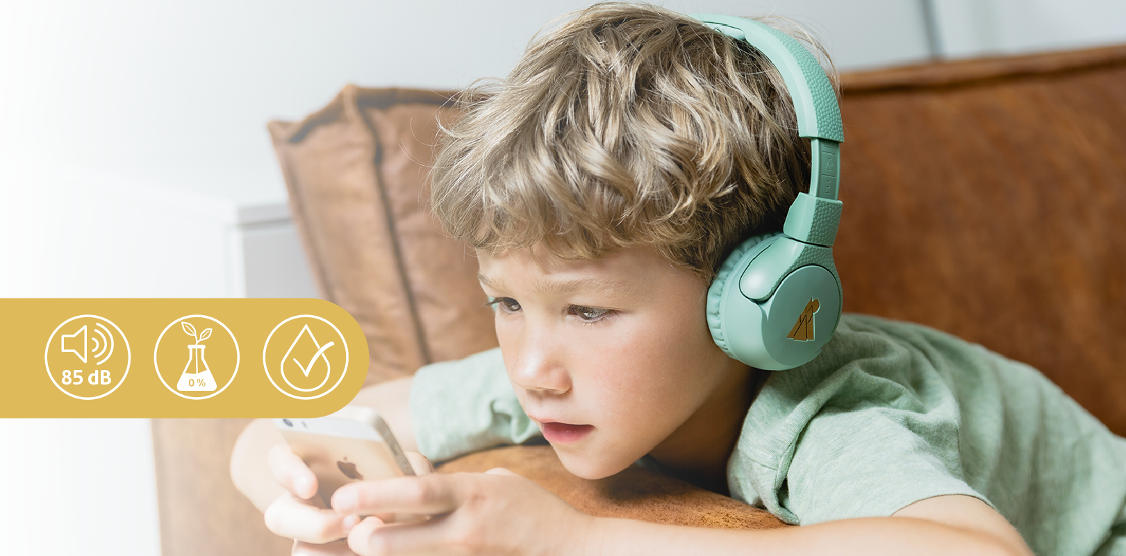 Boy wearing The Gecko 2