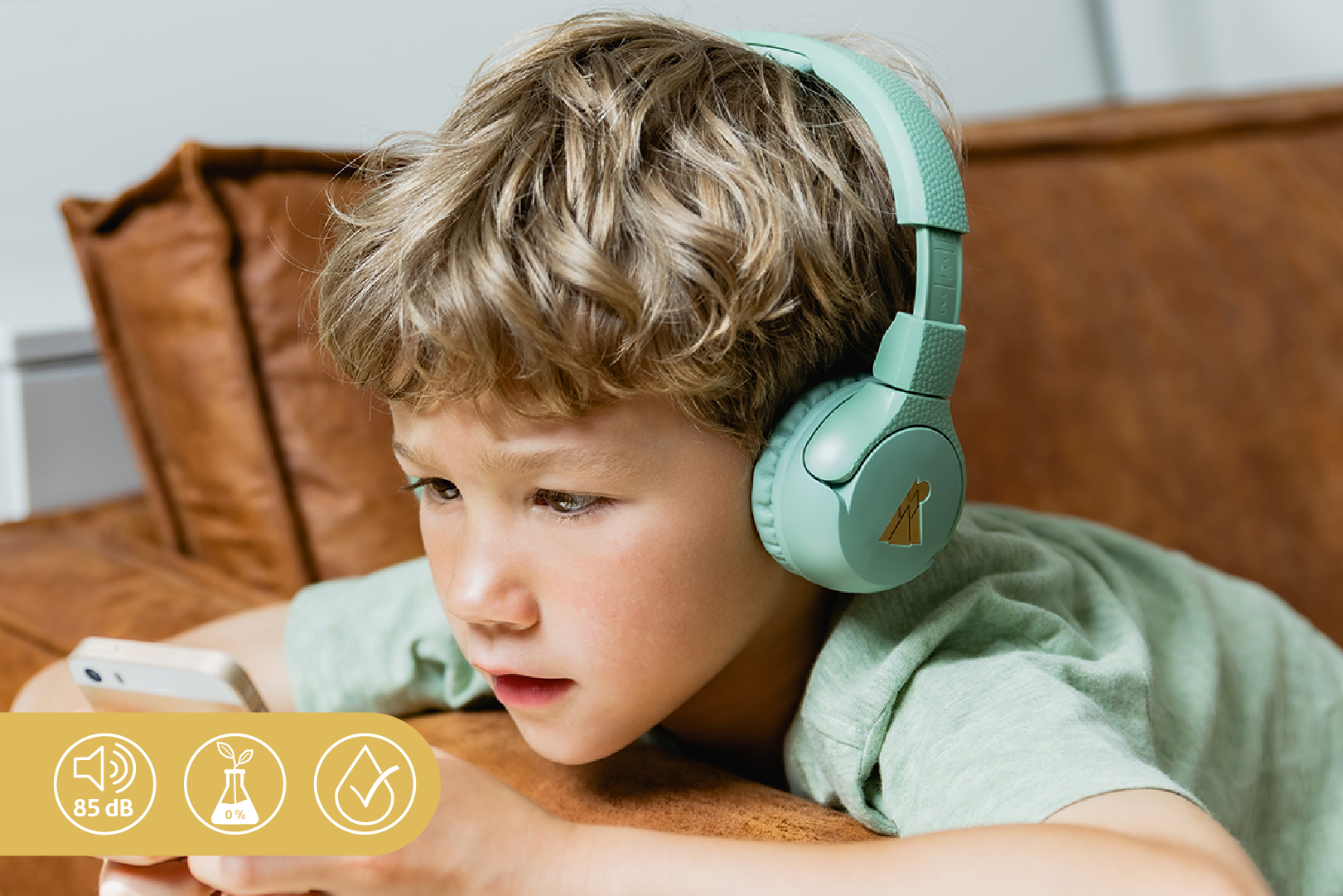 Boy wearing The Gecko 2